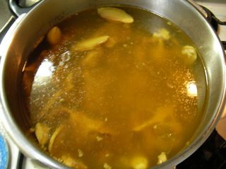 牛テールスープを圧力鍋で煮込んだところ